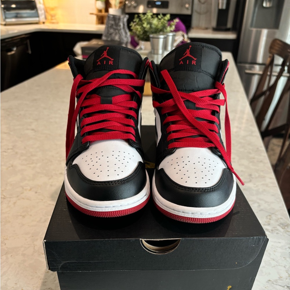 Air Jordan 1 mid sneakers